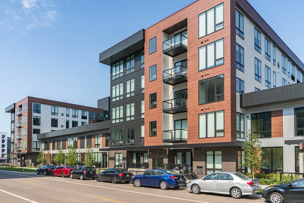 Green on Fourth apartment building and courtyard
